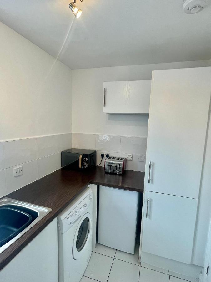 Modern 2 Bedroom Apartment Near Glasgow Airport Paisley Extérieur photo